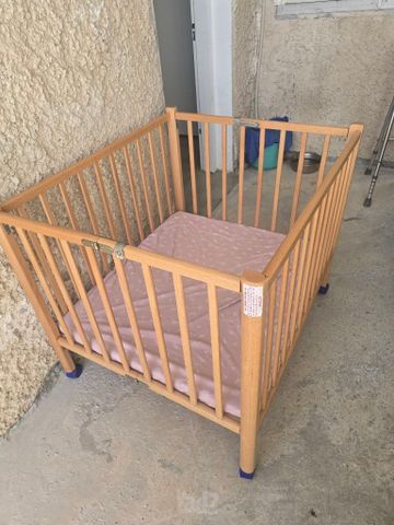 לול מעץ ומזרון