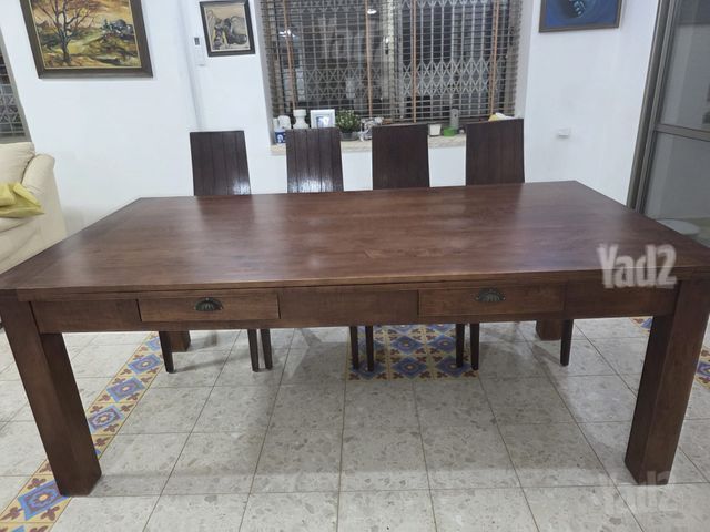 שולחן אוכל