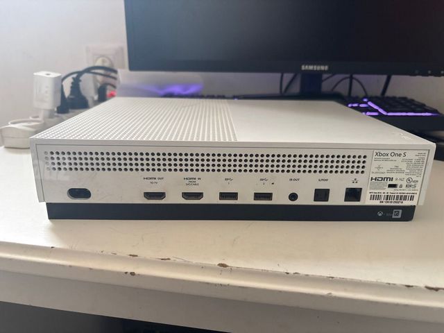 Xbox one s-אקסבוקס