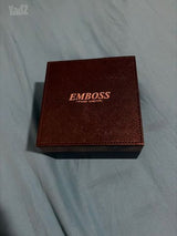 שעון EMBOSS