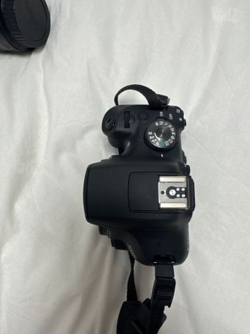 מצלמת קנון EOS 2000D