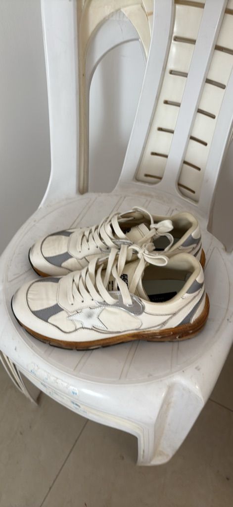 נעליים של Golden Goose