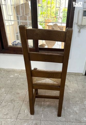 כסאות מעץ מלא