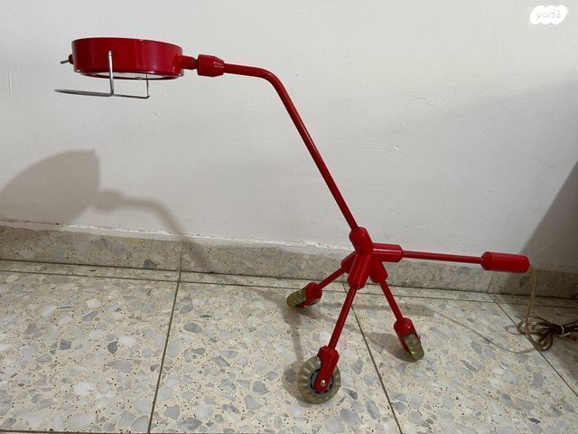 מנורת שולחן בעיצוב פיסולי