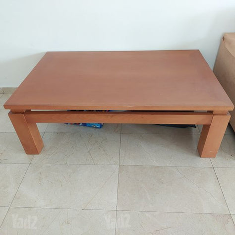 ספות ושולחן קפה
