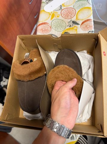 נעליים ugg