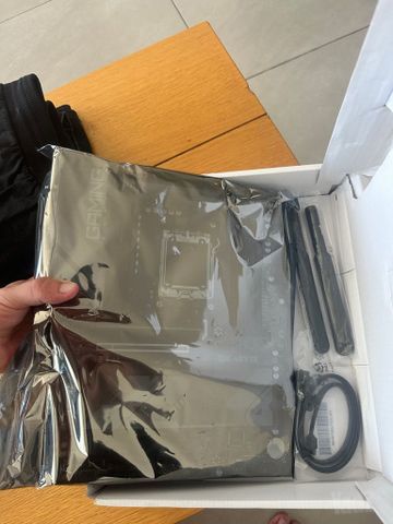 לוח אם B650 Gigabyte V2 חדש!!