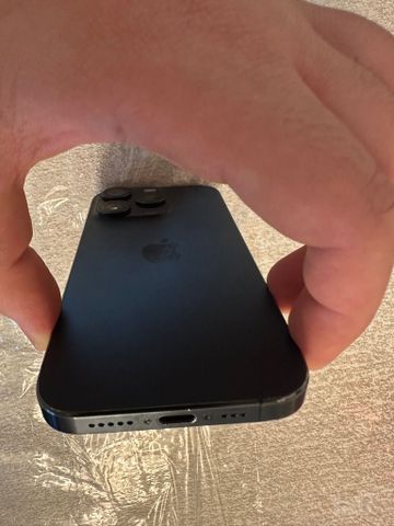 איפון 15 פרו iPhone 15 Pro