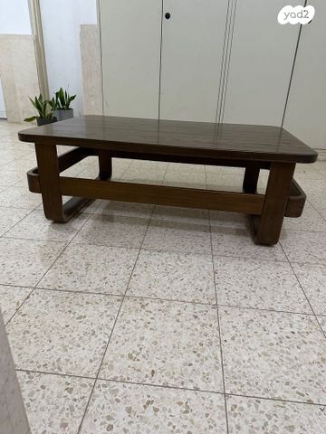 שולחן עץ לסלון