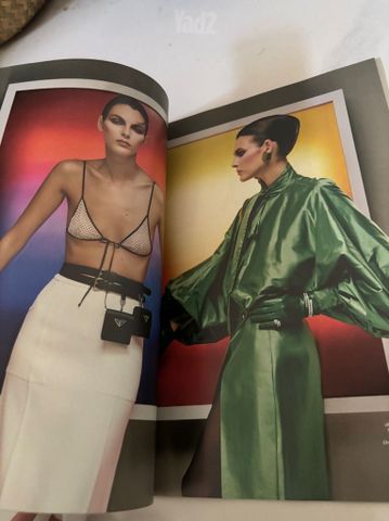 מגזין אופנה VOGUE
