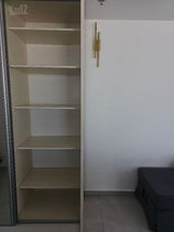 ארון עם מראה