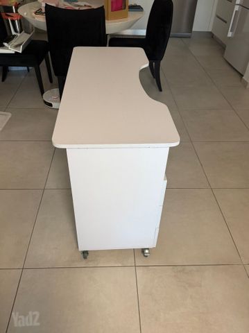 שולחן מניקור