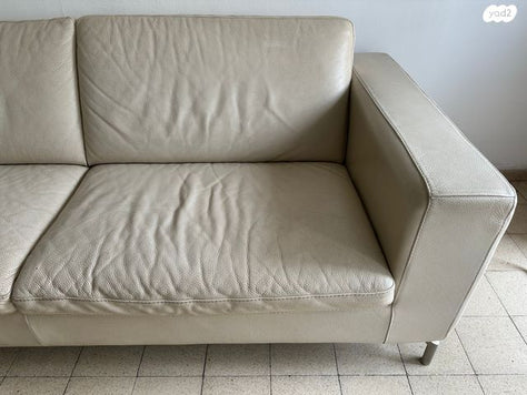 ספת עור של  NATUZZI