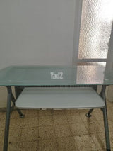 שולחן מחשב למסירה