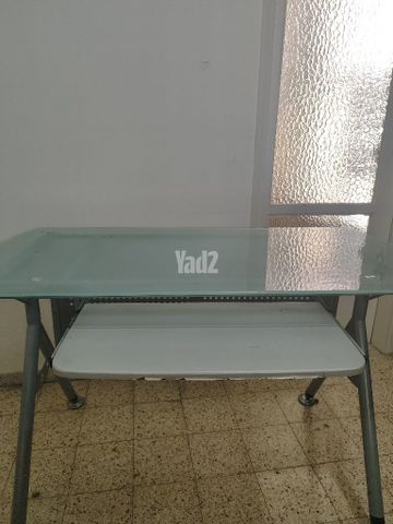 שולחן מחשב למסירה