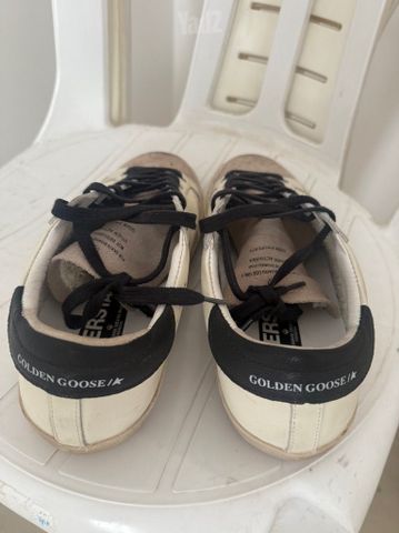 נעליים של Golden Goose
