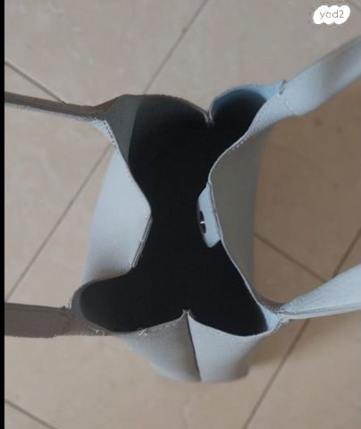 תיק צד אפור בהיר דמוי עור