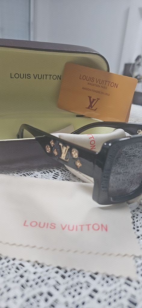 משקפי שמש  LOUIS  VUITTON