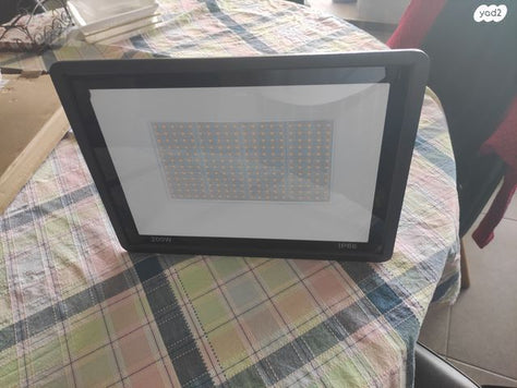 זרקור LED חיצוני, 200W אטום