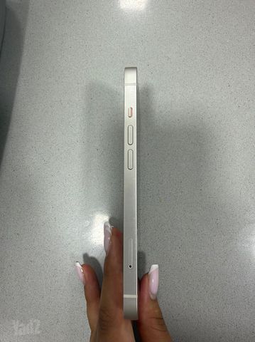 אייפון 13 iPhone
