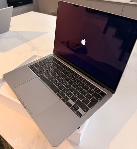 Macbook air 13.6m2 512/8