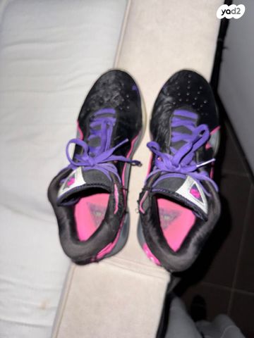 זוג נעלי: Nike Lebron 22