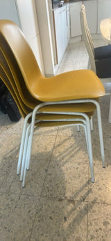 4  כסאות