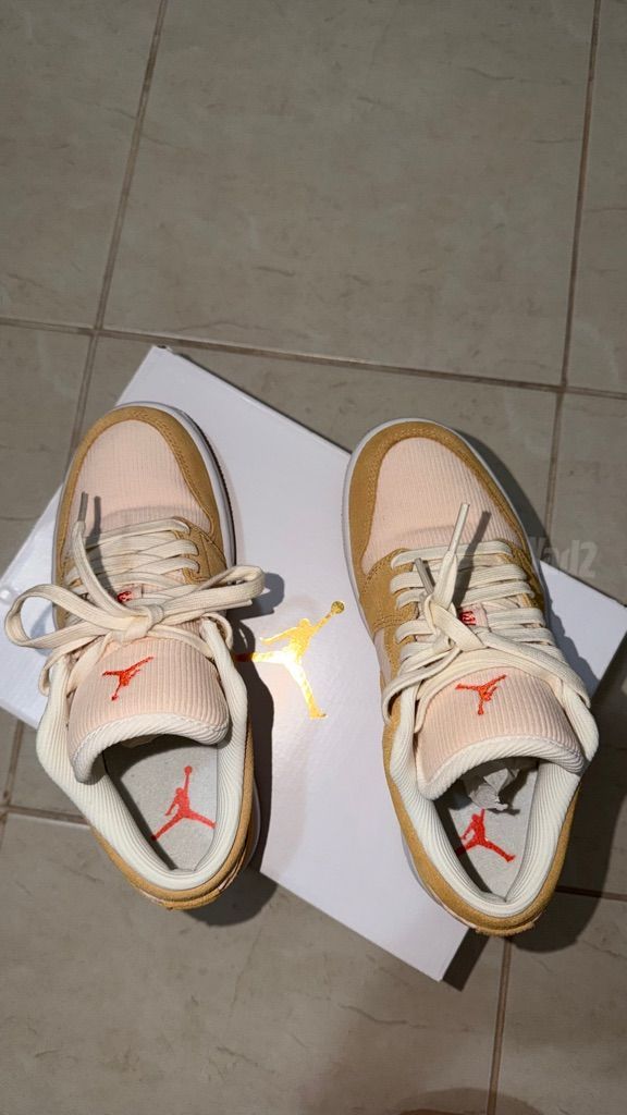 AIR JORDAN  36.5