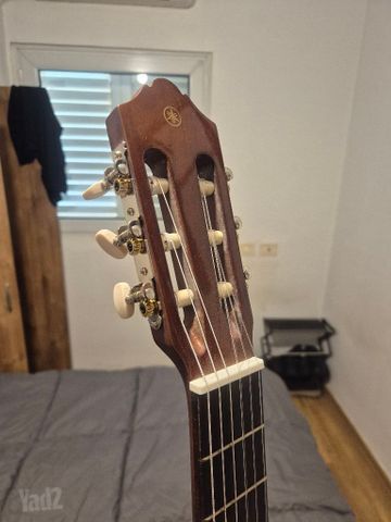 YAMAHA C-40