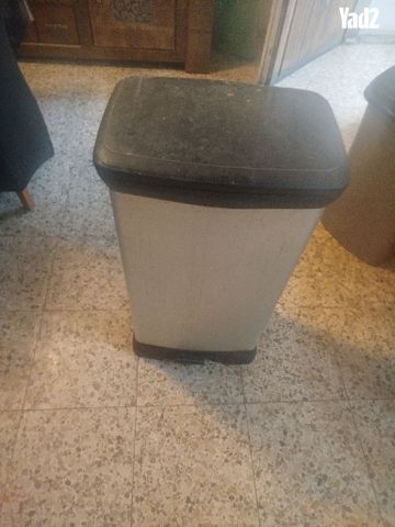 פח עם דוושא