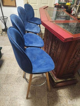 כסאות בר כחולים