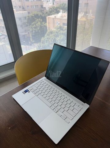 ASUS Zenbook S 14 במצב חדש