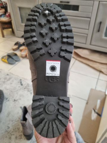 מגפוני UGG