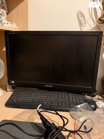 צג ומחשב נייח