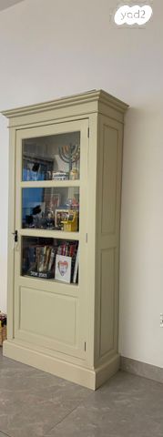 ויטרינה עץ - דליה ארמוני