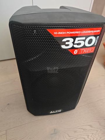 עם מגבר Alesis nitro max