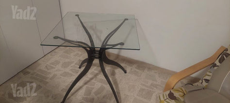 שולחן זכוכית