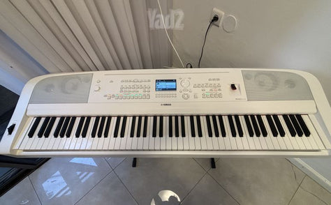 YAMAHA DGX 670