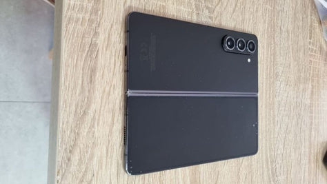 Samsung fold 5 256 GB 12 RAM