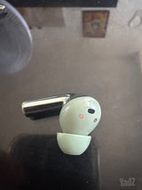 Left Oneplus buds 3