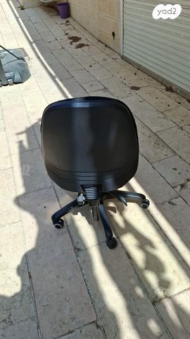 כיסא משרדי לא עולה ולא יורד