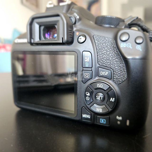 סט מצלמת Canon EOS 1300D