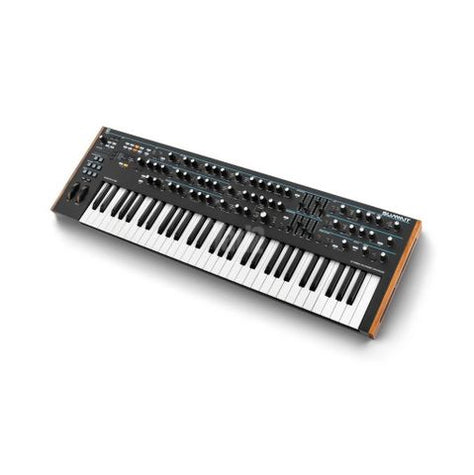 סינתיסייזר novation summit