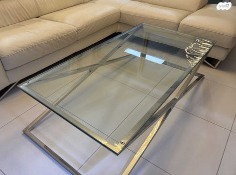 שולחן מזכוכית