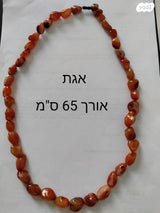 מחרוזת מאבני חן מקורים ועץ