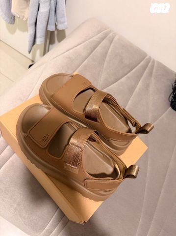 סנדל UGG