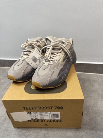 adidas Yeezy Boost 700 V2
