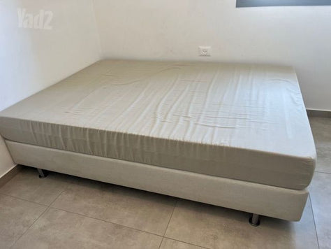 מיטה עם מזרן