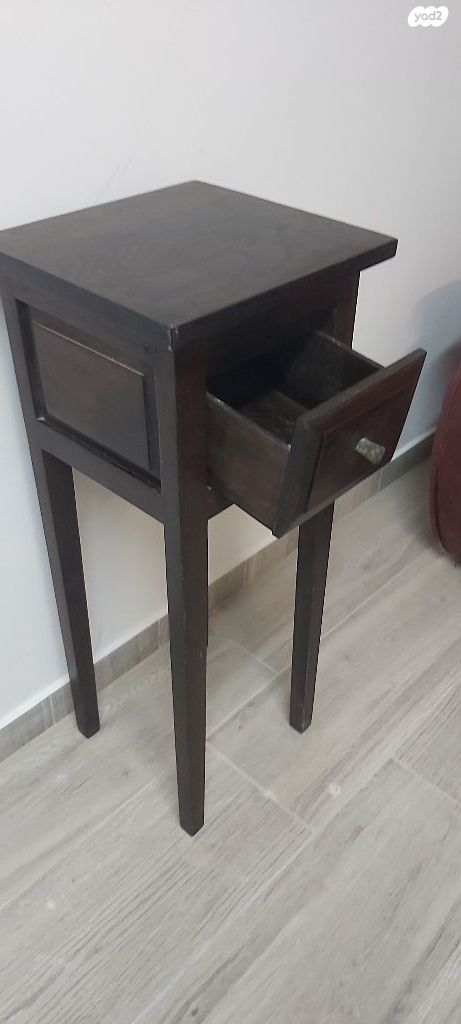שידה מעץ מלא