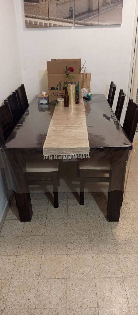 שולחן וכסאות